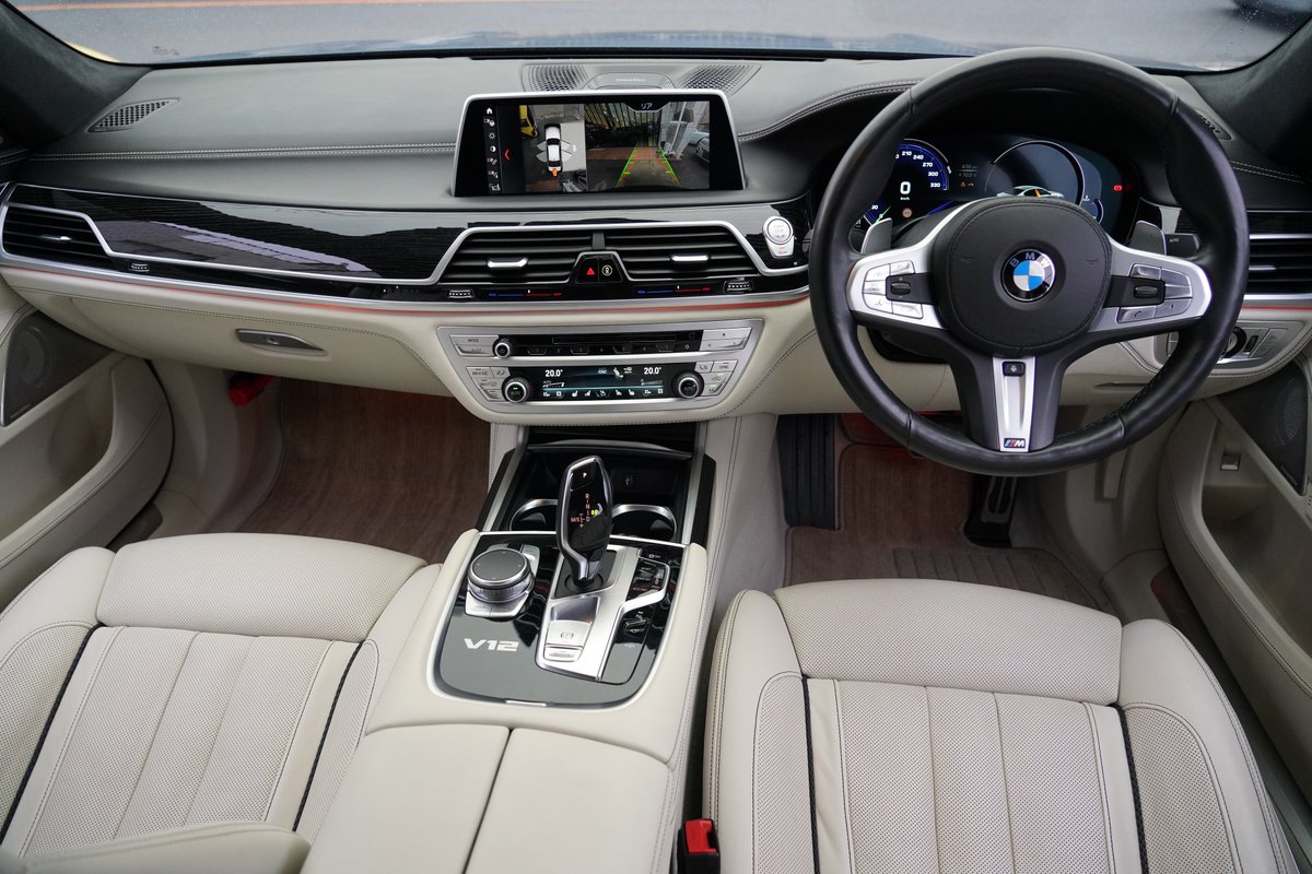 イケてるM760Li Xdrive入庫しました。
（ラッピングです）
H31年2月
43,093km
V12で快音。そして快適すぎる。
