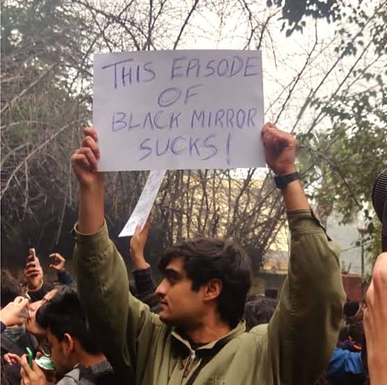 NO CONTEXT HUMANS tweet media