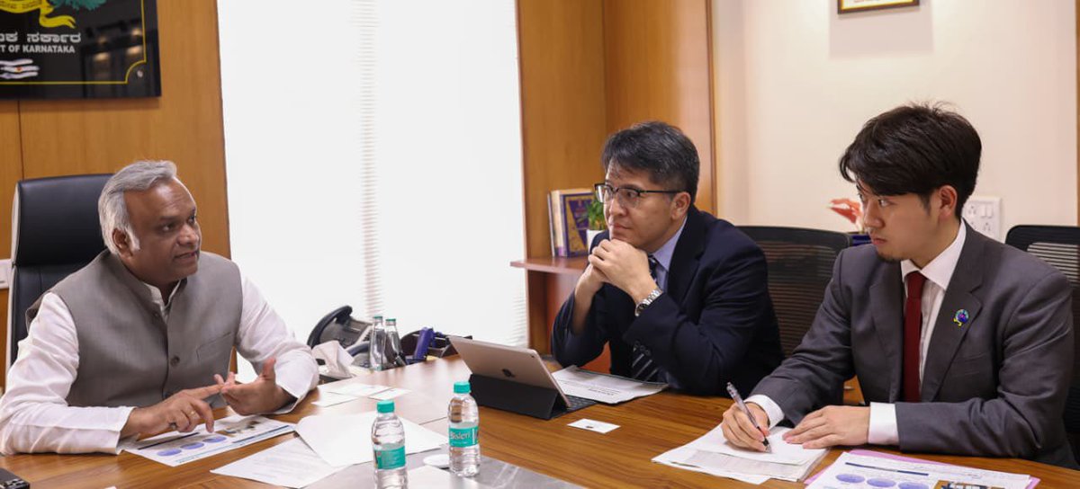 ITBTGoK's tweet image. A delegation from Japan’s MLIT, led by YAO Mitsuhiro, met Shri @PriyankKharge, Hon’ble Minister for IT &amp;amp; BT to explore #SmartCity collaboration in Bengaluru.

With Dr. N. Manjula, IAS, discussions focused on tech-driven, sustainable urban solutions.

#GlobalPartnerships