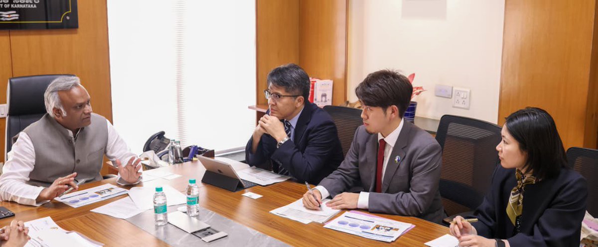 ITBTGoK's tweet image. A delegation from Japan’s MLIT, led by YAO Mitsuhiro, met Shri @PriyankKharge, Hon’ble Minister for IT &amp;amp; BT to explore #SmartCity collaboration in Bengaluru.

With Dr. N. Manjula, IAS, discussions focused on tech-driven, sustainable urban solutions.

#GlobalPartnerships
