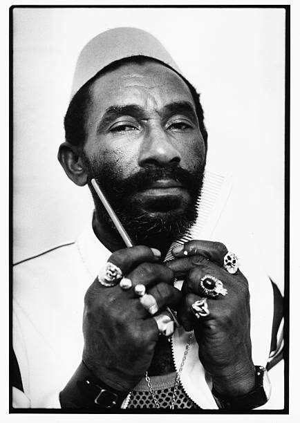 PunkAndNewWave tweet media