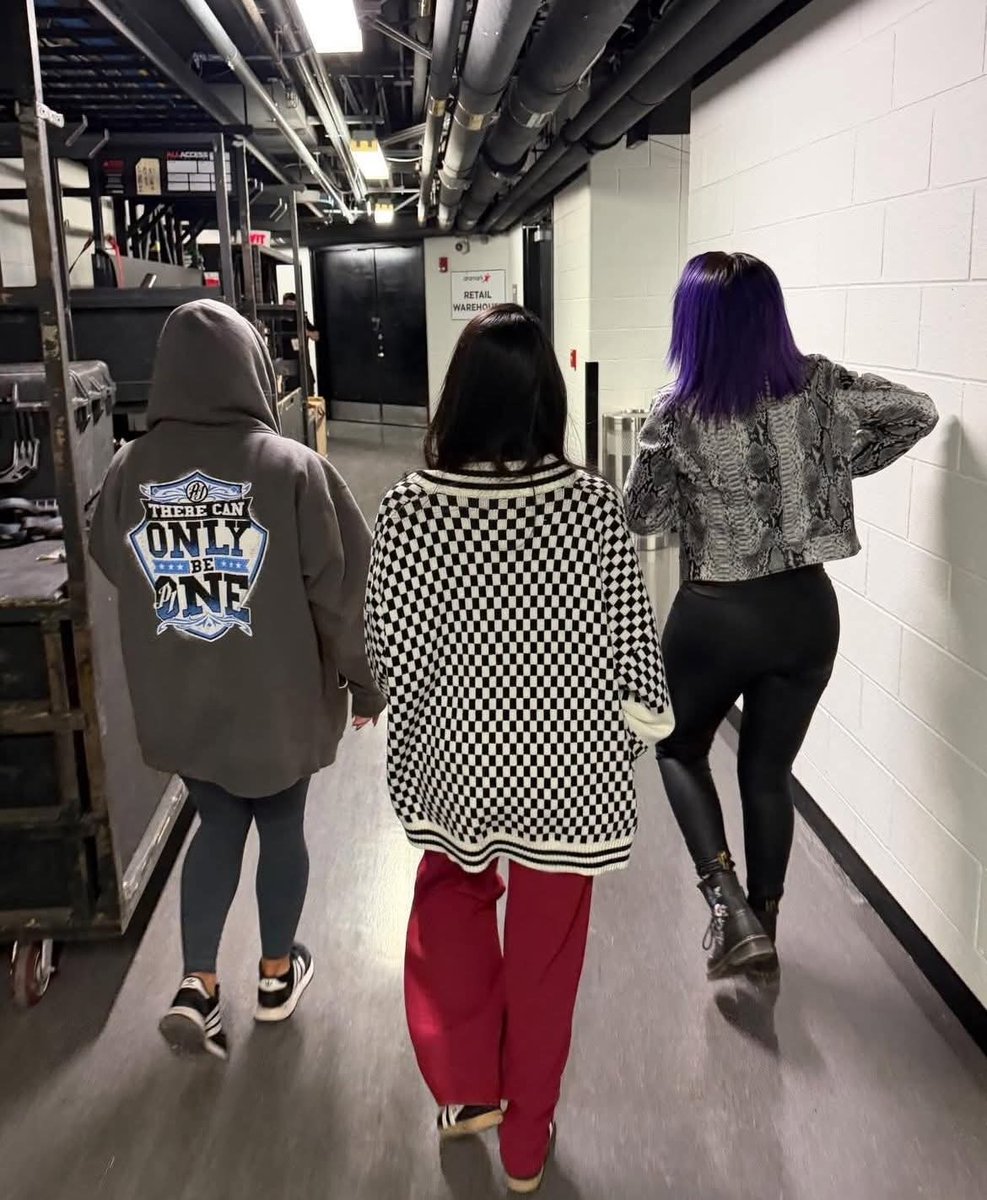 𝕮𝖍𝖆𝖒𝖕𝖎𝖔𝖓. tweet media