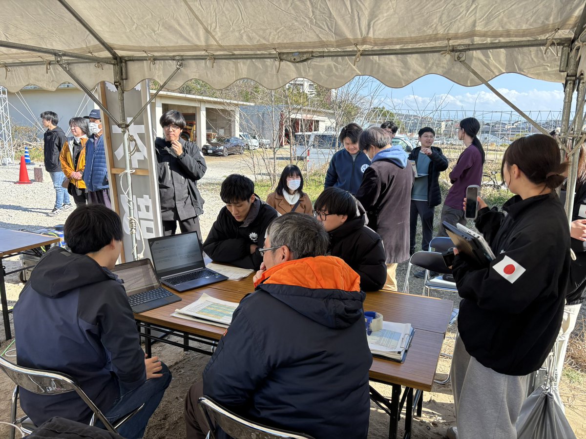 TRC_Official_PR's tweet photo. 科学探査ミッションが終わり、取得データを用いた審査中…

岩石の分析結果を考察とともに審査員に説明し、内容により点数が与えられます。

#TRC2026
#鳥取ローバーチャレンジ https://t.co/xIHewQE2w0