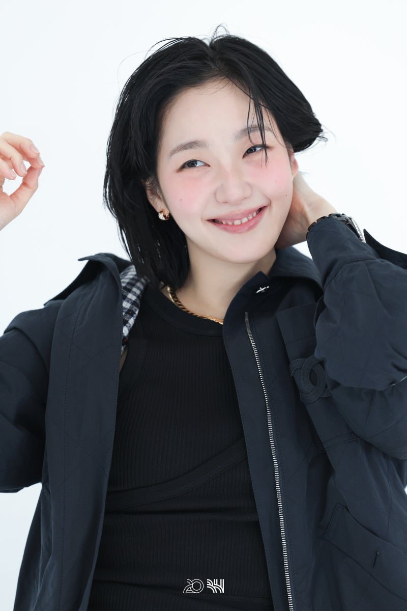 ᴅᴀʏ tweet media