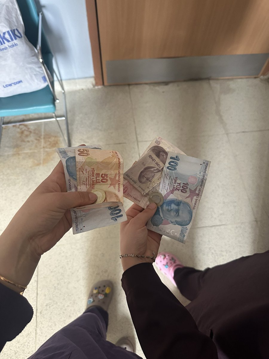 kbas_cev's tweet photo. Bayram harçlığı😶
İyi bayramlar🌸🌸 https://t.co/cu3ooVDfi1