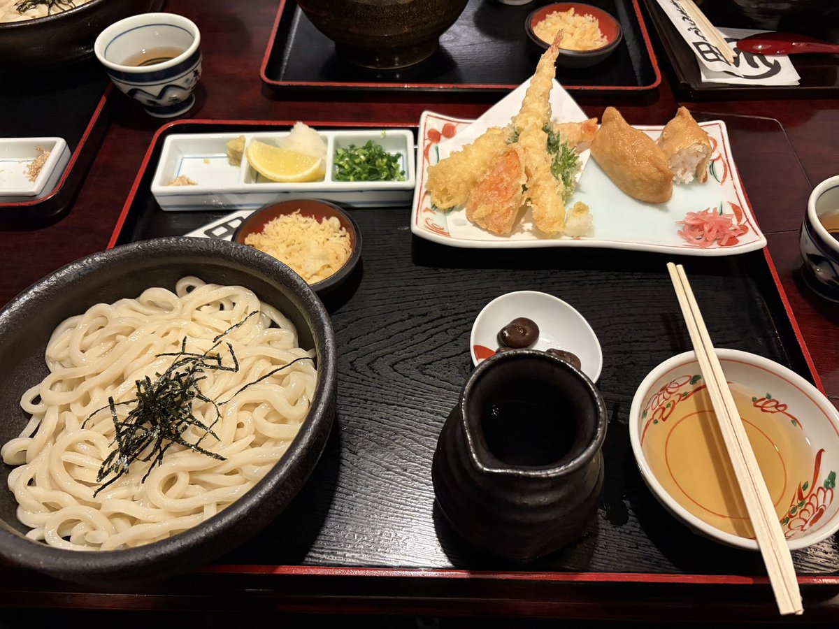 kamicho329's tweet photo. 香川県でうどん渋滞からの大阪へ！うどんと天ぷら美味かった https://t.co/GkjwsjF6Jo