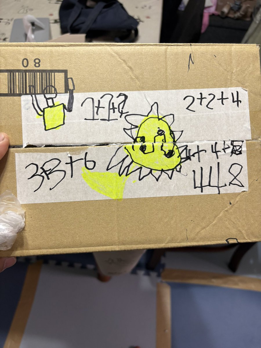 mura_51's tweet image. バイクのパーツは今日届いたのだが、目を離した隙に入れ物の段ボールがアート作品に変わっておりました。

作:次女

#Webike