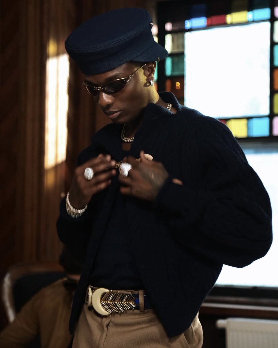 Olamide0fficial's tweet photo. Wizkid is too fresh, everything looks good on him. Agba Fashionista 🥰❤️ https://t.co/OCvRS70qSX