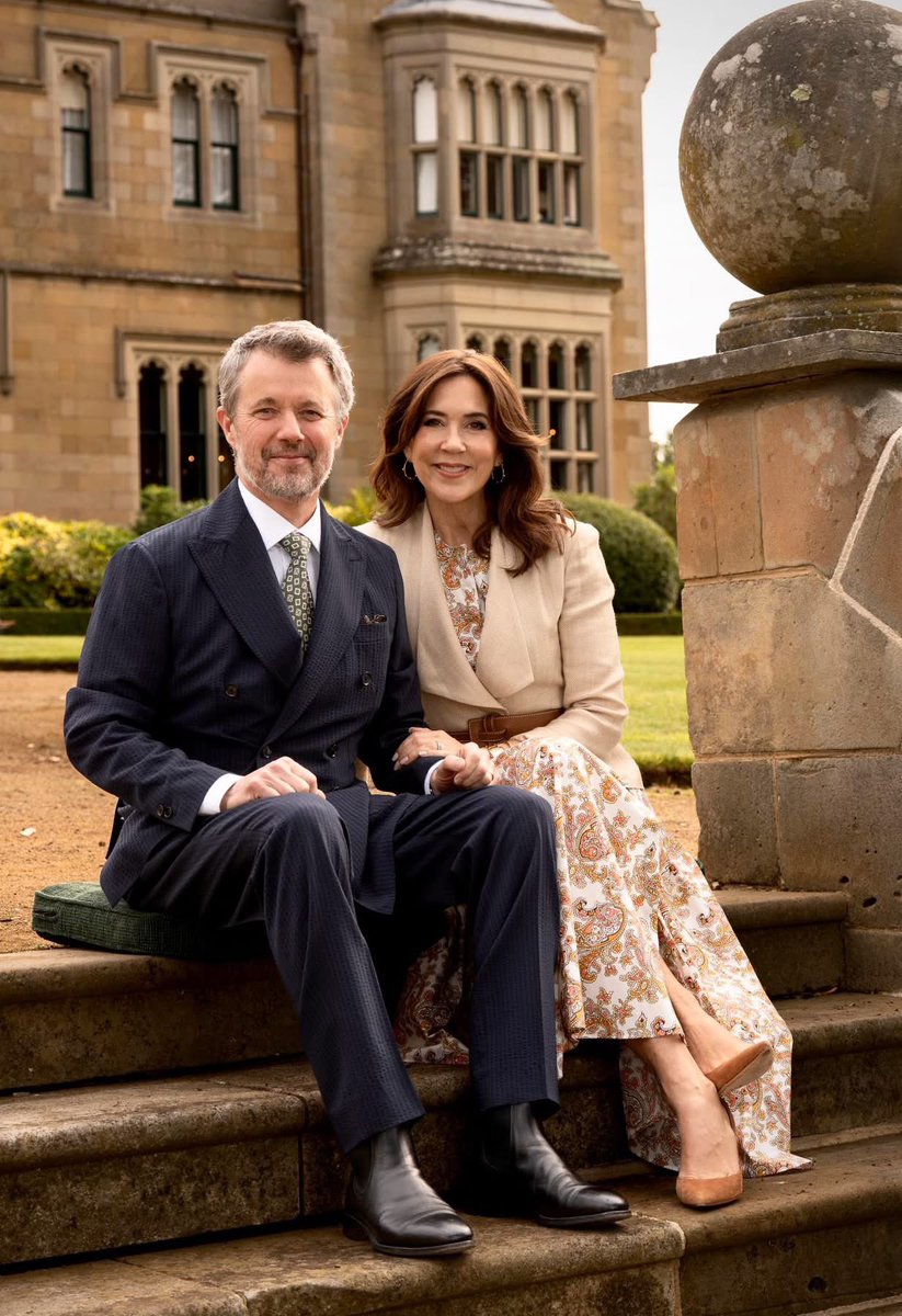 implmaterial's tweet photo. 🇩🇰 🇦🇺 A Message from the King & Queen of Denmark following their Australian State Visit: 

“As we return to Denmark, we are grateful for all the warm greetings, generous sharing of time and knowledge, and the care you’ve shown us have left lasting memories. 

We have truly felt the warmth of Australian hospitality and friendliness.”

    ✍️ King Frederik & Queen Mary