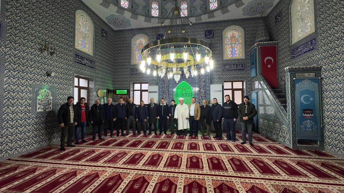 izzetkeles61's tweet photo. Rabbimize Şükürler olsun bir bayramı daha köyümüzde komşularımızla bayramlaştık. Ülkemizin ve tüm İslam aleminin Ramazan Bayramını tebrik ediyor, sağlık, mutluluk ve huzur diliyorum. #RamazanBayramı https://t.co/ZMnQISZ4B6