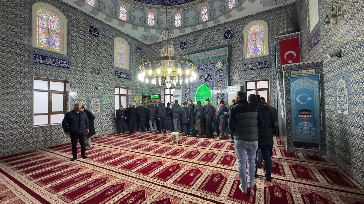 izzetkeles61's tweet photo. Rabbimize Şükürler olsun bir bayramı daha köyümüzde komşularımızla bayramlaştık. Ülkemizin ve tüm İslam aleminin Ramazan Bayramını tebrik ediyor, sağlık, mutluluk ve huzur diliyorum. #RamazanBayramı https://t.co/ZMnQISZ4B6