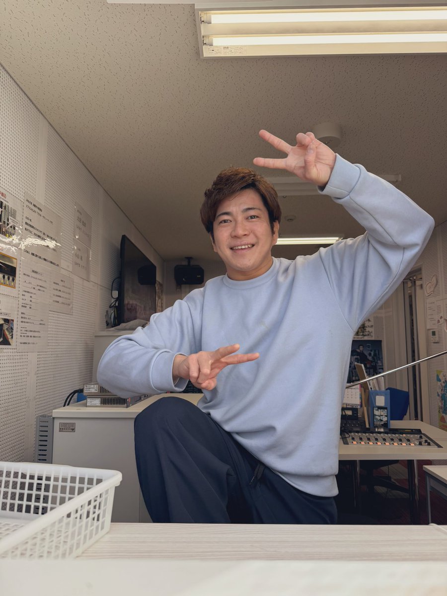 RADIO LOVEAT78.6MHz
１６時半からは「ゆう♡らぶ」
行天貴之がお届けするのも
あと2回の金曜日📻

18:20〜
🌱Evergreen Music🌱
リクエスト待ってます♪

18:30〜
Sports Navigation 🏃‍♂️⚽️🏀⚾️🏃‍♂️
#スポナビ786 あるよー！！

ポストは　#ゆうらぶ　で！
よろしく😃

#fmt786 
#豊田 #みよし