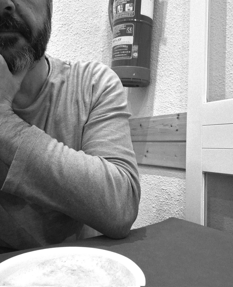 JuanPm92588109's tweet photo. #viernes #cafe #extintor Quiero ver vuestros labios disfrutando la llegada del fin de semana. Buenos dias Loc@s https://t.co/2rVOCAD1Ul