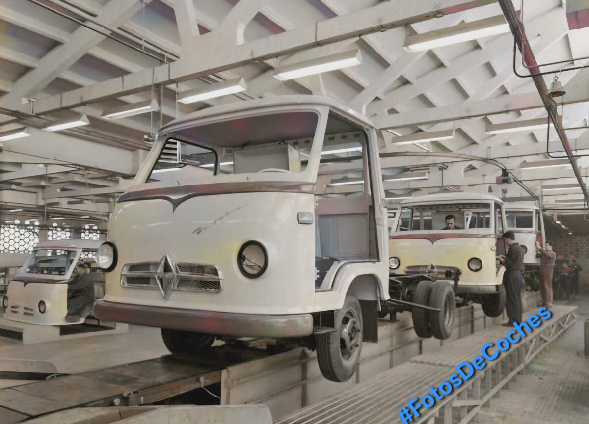 Raul_Olivan's tweet photo. @juanjoabsolut @historacing @LM__ @VicarioMartin @Jose_ArmandoGH Pasarlo bien.... nosotros tendremos que esperar a q nos terminen nuestro #Borgward 😉 #Fotosdecoches .
Buen fin de semana.... cuidaros ahi afuera q es todo un p.... caos 🫣 https://t.co/Gr2PEhLuEi