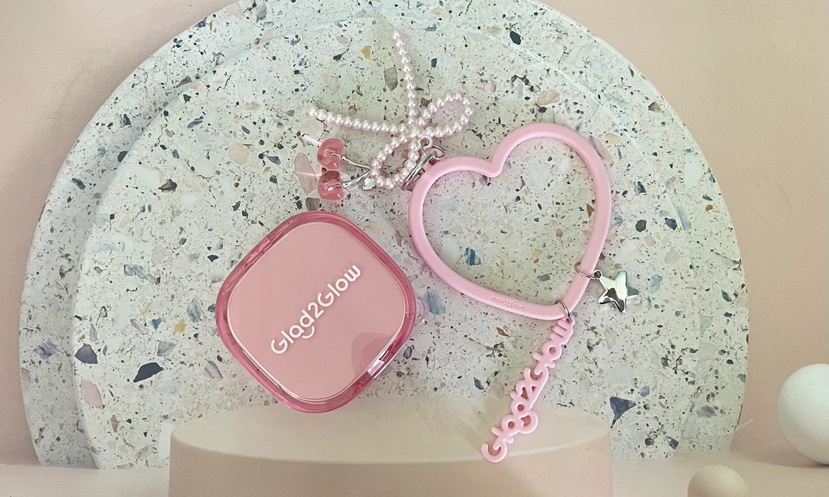 iilovemewii's tweet image. ใครใช้ Matte Cushion #Glad2Glow บ้างเอ่ย เราเพิ่งตำมาใหม่จ้า ตอนนี้เขาจัดsetมี Charm มาให้ด้วยแล้วคือ Charm น่ารักมากกกก นี่เจอบุ๊ปตำปั๊ปทันทีเลยกลัวของมันแหละ555 ใครอยากได้ Charm น่ารักๆรีบไปตำบอกเลย!! #ดีบอกต่อ #reviews