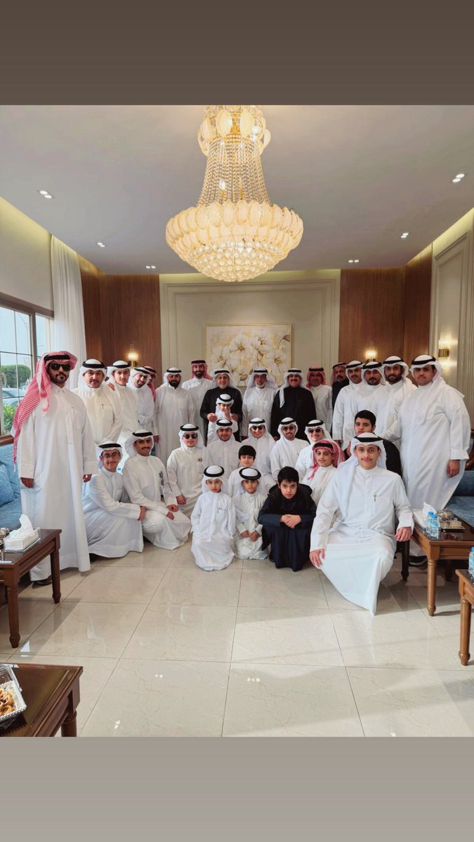 H_AlHarbi's tweet photo. عيال العم " الخشمان" في #ديوان_فلاح_الحميدي_الخشمان 

بمناسبة عيد الفطر  اعادة الله علي الجميع
وحفظ الله الكويت من كل مكروه https://t.co/affAde0Jaq