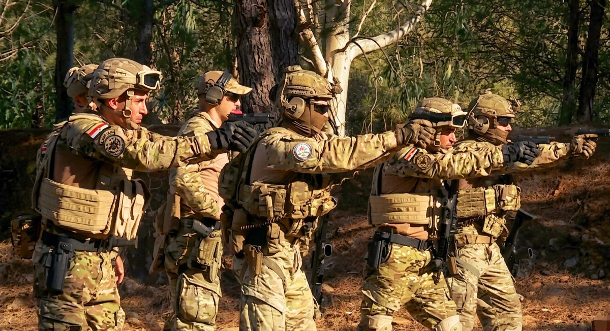Kellar999's tweet image. Members of Egypt's 2nd Naval Special Forces Brigade alongside Turkish SAT counterparts conducting static shooting drills during Exercise Sea of Friendship 2025. 🇪🇬🇹🇷

📷: Egyptian Ministry of Defense

​#SpecialForces 
#EgyptianNavy #TurkishNavy
