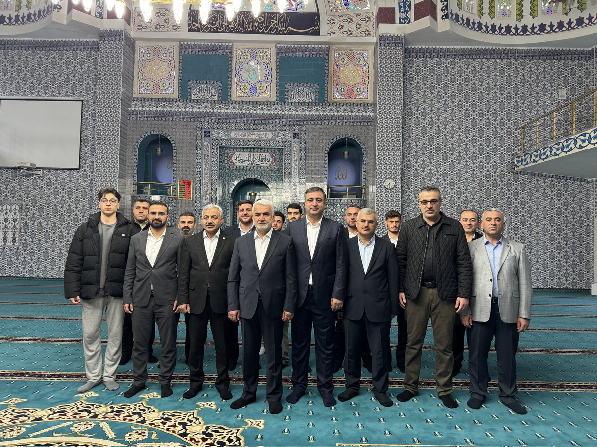 Genel Başkanımız Sayın Zekeriya Yapıcıoğlu, bayram namazını memleketi Batman’da Seyit Hüsnü Genç Camii’nde eda etti.

Genel Başkanımız, namazın ardından hemşehrileriyle bayramlaştı.