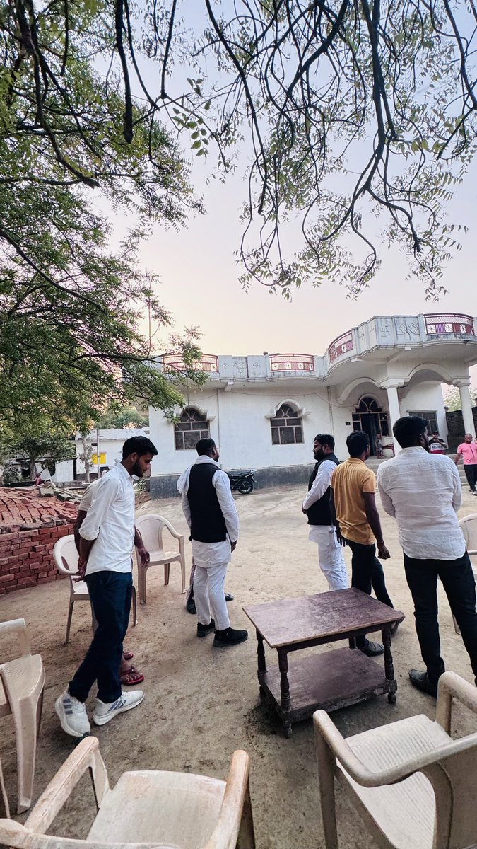 ajeetsaroj2018's tweet photo. विधानसभा मेंहनगर 352 ग्राम सभा दौलतपुर में मुकेश यादव के माता जी के निधन हो जाने पर शोक संवेदना व्यक्त करते हुए https://t.co/nLZBIWfucu