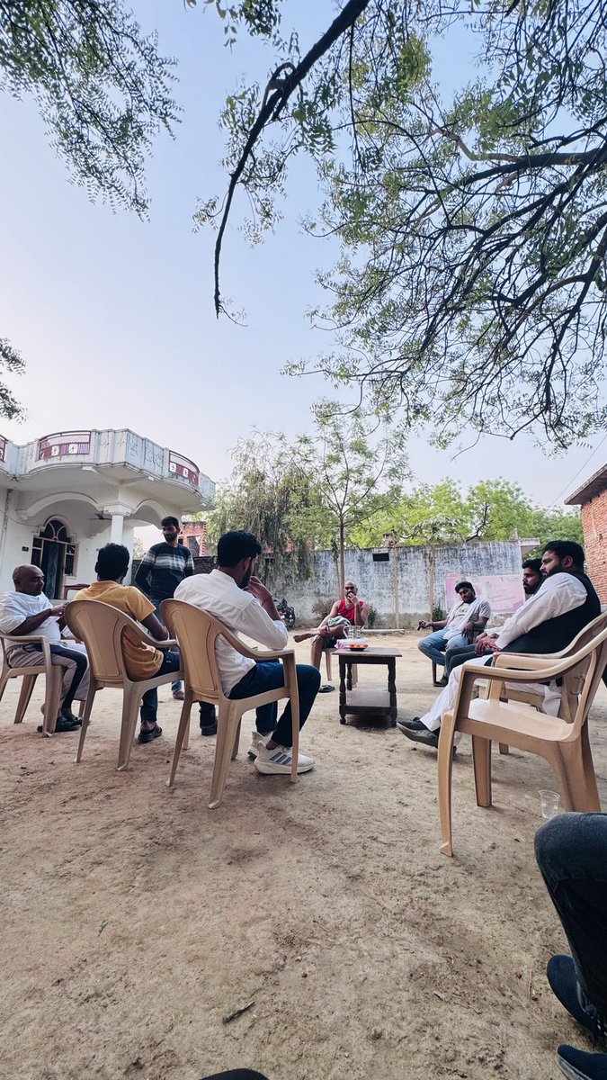 ajeetsaroj2018's tweet photo. विधानसभा मेंहनगर 352 ग्राम सभा दौलतपुर में मुकेश यादव के माता जी के निधन हो जाने पर शोक संवेदना व्यक्त करते हुए https://t.co/nLZBIWfucu