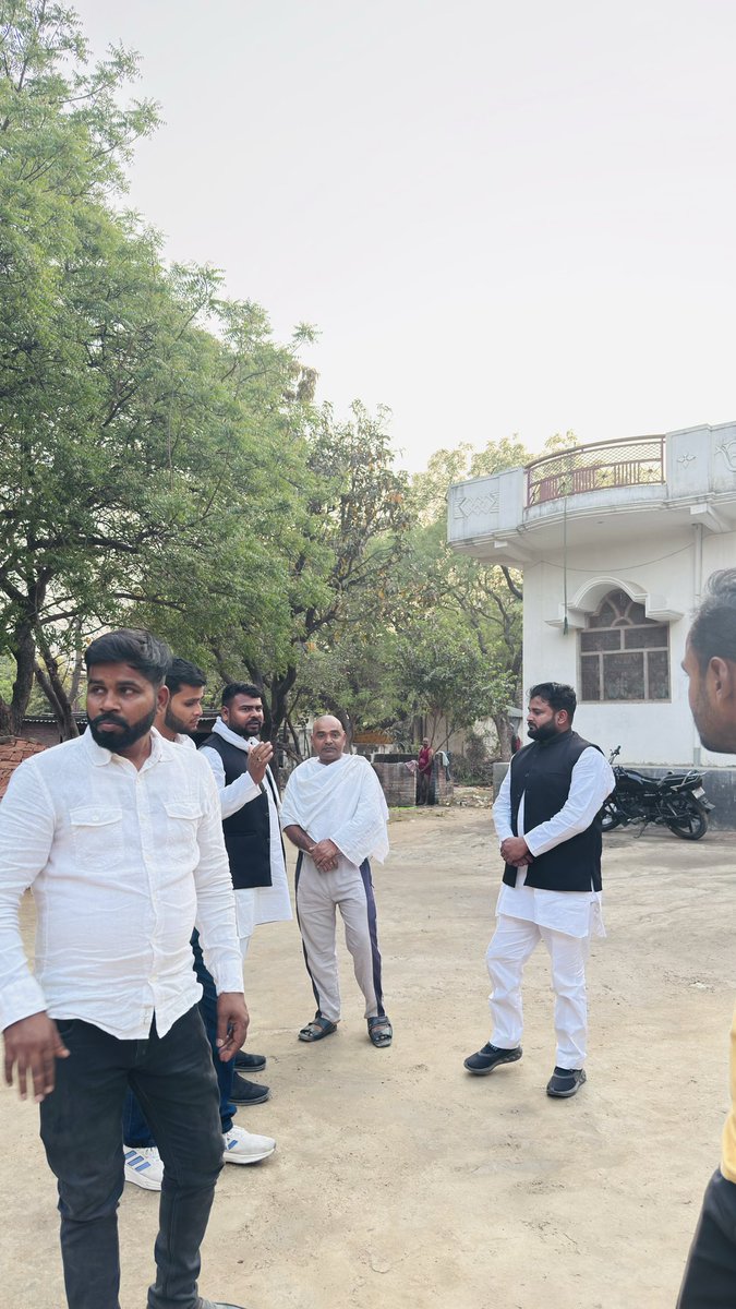 ajeetsaroj2018's tweet photo. विधानसभा मेंहनगर 352 ग्राम सभा दौलतपुर में मुकेश यादव के माता जी के निधन हो जाने पर शोक संवेदना व्यक्त करते हुए https://t.co/nLZBIWfucu