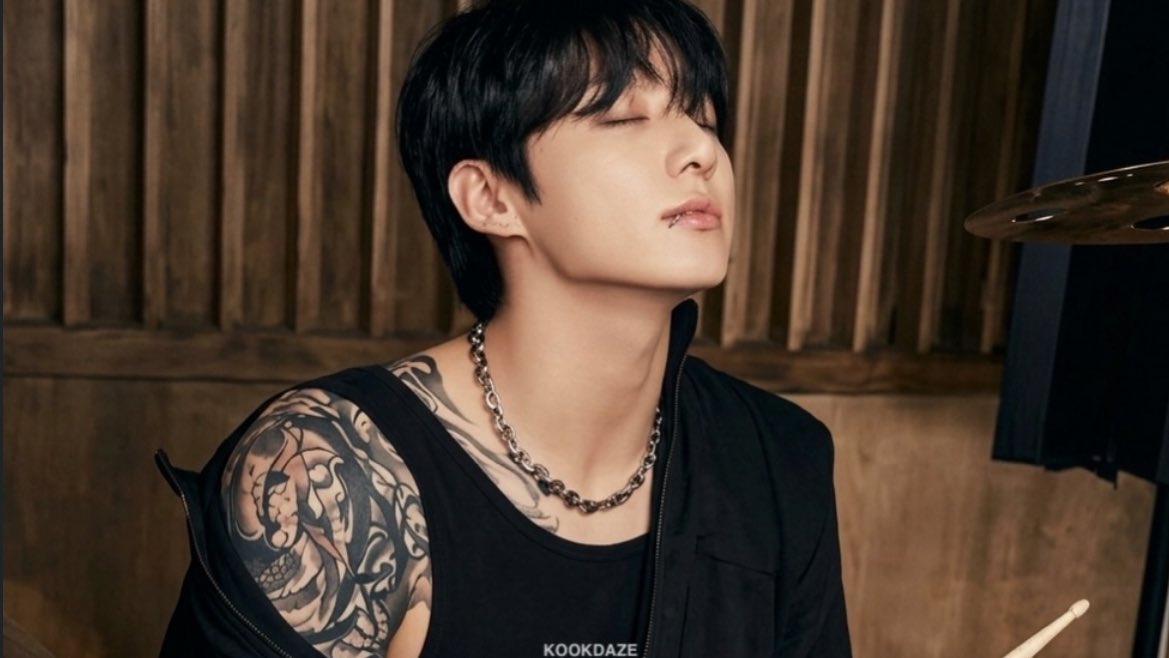 tkrse7's tweet photo. i need my album rn !!! https://t.co/7uXHGjpqmJ