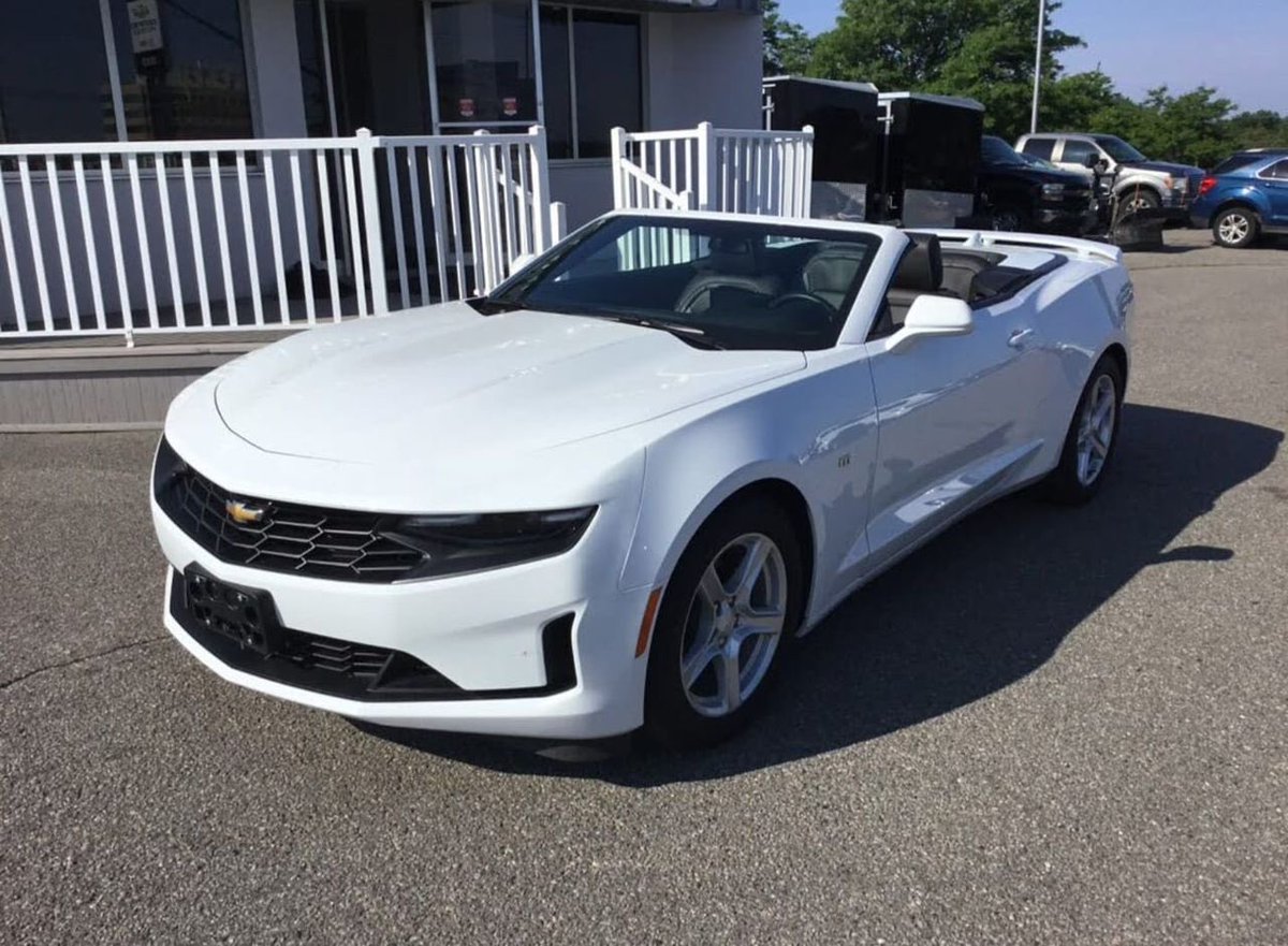 bud_burger1's tweet photo. 2023 Chevrolet Camaro 2LT Convertible RWD
White | Gray Interior
Only 4,356 km

⚡ 2.0L Turbo | 275HP
⚡ Convertible – Drop the top &amp; ride in style

⛽ 9.4L/100km combined

🇺🇸 $31,860 ~ 🇳🇬44.2M
📦 Export &amp; shipping to Nigeria

KB Autos 🚙 https://t.co/eK7N7ctSq2