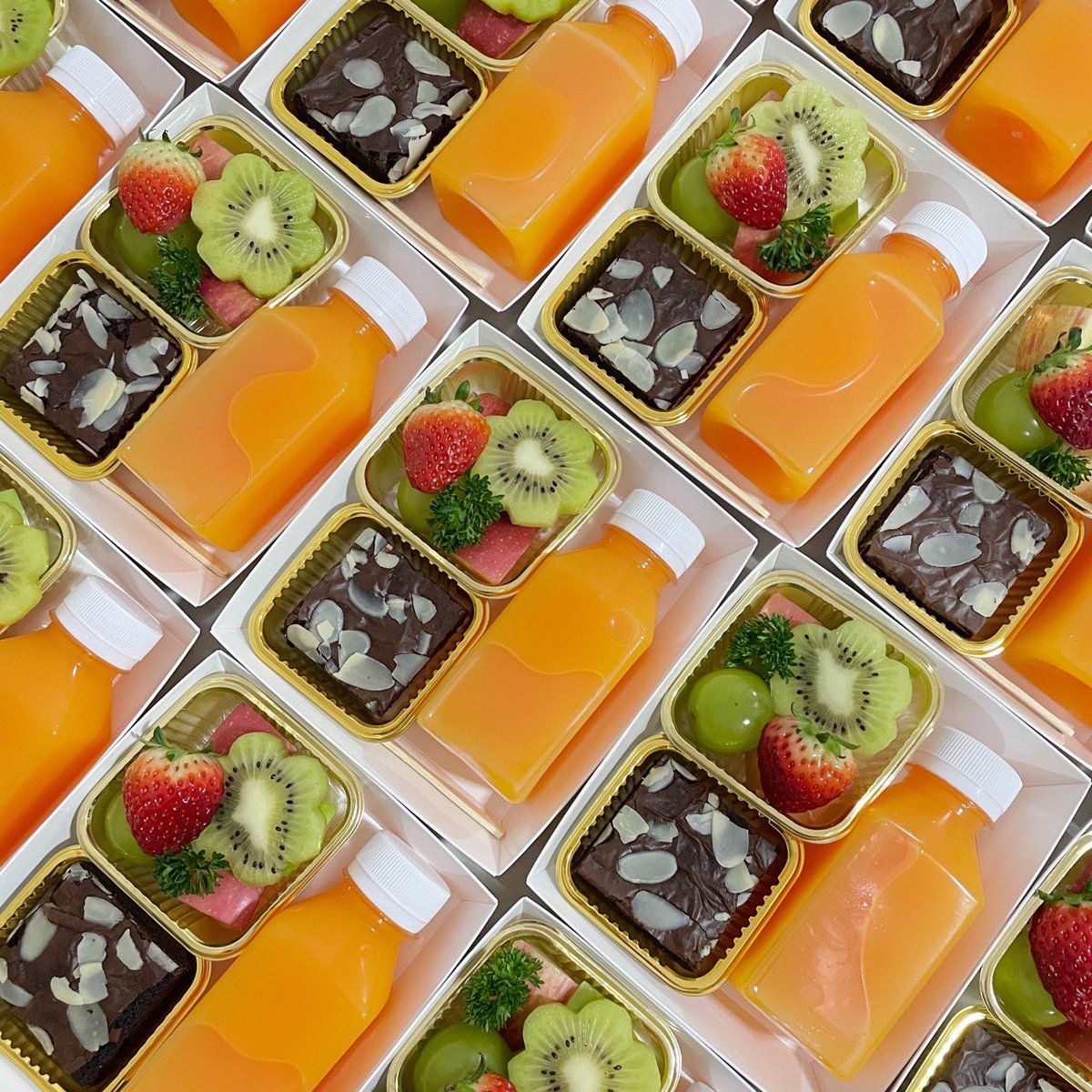 [Food Support for PearlPeak🐶🐰]

#FlowerBoyTH | #หลงกลิ่นเกสร

ชาว PeoPle ร่วมกันส่งของอร่อยไป #เติมพลังให้เพิร์ลพีค และพี่ ๆ ทีมงานทุกท่าน พร้อมส่งกำลังใจให้แบบอัดแน่นเลยน้าา~🤩🩶💙

♡เป็นกำลังใจให้เสมอ สู้ ๆ น้าเพิร์ลพีค ทานให้อร่อยนะคับ♡
~ <a href="/pearlpooo/">Pearlpooo</a> <a href="/peakpeemapol/">peakpeemapol</a> 🐶🐰 ~