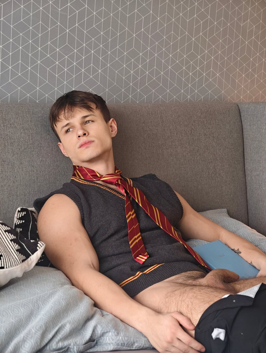 Your muscle student boy tweet media