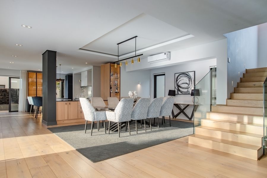 propcentralsa's tweet image. Let the fun begin in this Val De Vie Estate home. View it now buff.ly/k1Oz17U listed for R24,900,000
5 Bedrooms | 4.5 Bathrooms| 3 Garages| Pool
Follow #PropertyCentral for #EXTREME property
#LuxuryLiving #FamilyHome #DreamSpace