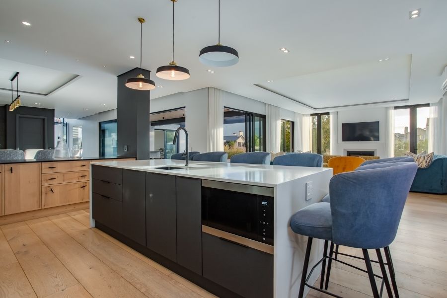 propcentralsa's tweet image. Let the fun begin in this Val De Vie Estate home. View it now buff.ly/k1Oz17U listed for R24,900,000
5 Bedrooms | 4.5 Bathrooms| 3 Garages| Pool
Follow #PropertyCentral for #EXTREME property
#LuxuryLiving #FamilyHome #DreamSpace