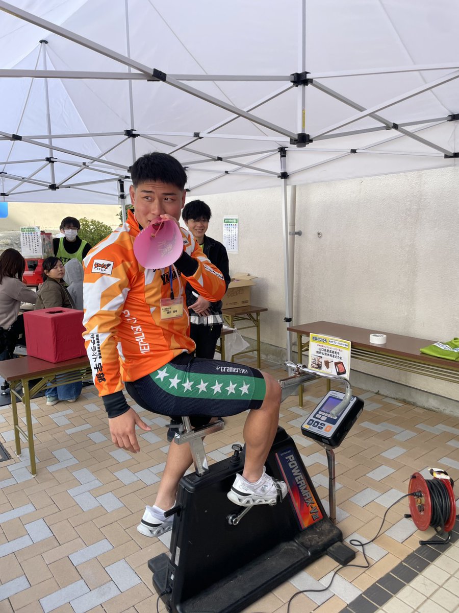 YKeirin's tweet photo. 今日も地元応援に地元グッズ販売盛り上がっています!
グッズを購入してくださった方にサイン書きます!サイン入りグッズや5点セットは開門後すぐに完売します!
明日3日目の地元応援、販売ブースは山原さくら、田口梓乃、阿部充宏、原田峻治、井山和裕、田口守の参加に
なります。#ウィナーズカップ https://t.co/nAr7IuxBOp