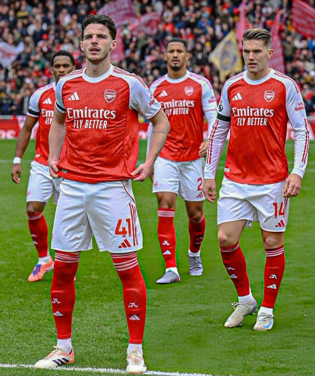 MØD€$T tweet media