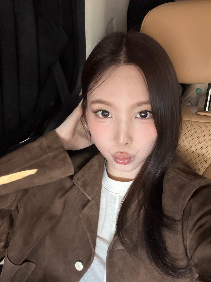 나연🫧 tweet media