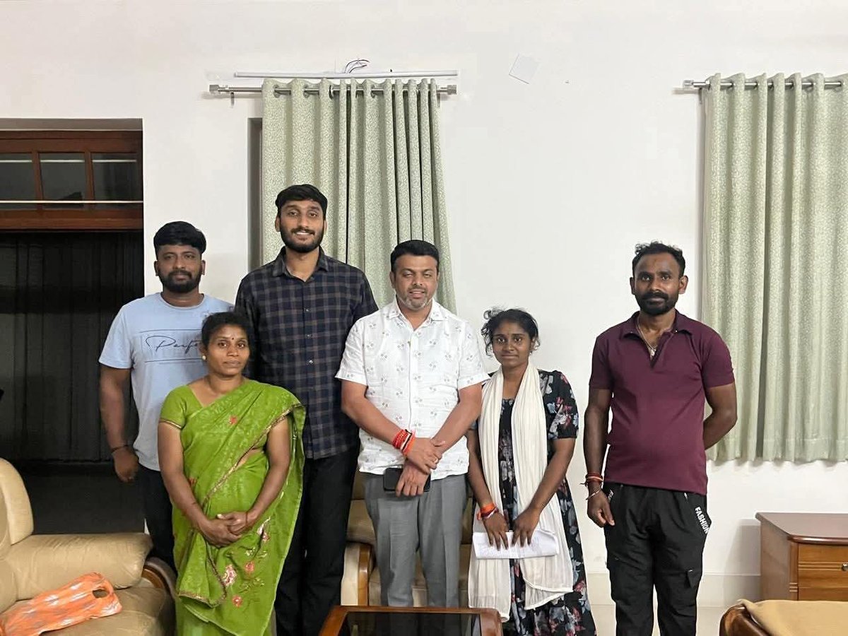 ಬೆಳ್ತಂಗಡಿ ತಾಲೂಕಿನ ವಿದ್ಯಾ ಎಂಬ ದಲಿತ ಹೆಣ್ಣುಮಗಳು ಭಯೋತ್ಪಾದನೆ ಬಗ್ಗೆ ಇದ್ದ ಒಂದು ಪೋಸ್ಟ್ ಶೇರ್ ಮಾಡ್ತಾಳೆ, ಅಷ್ಟೇ ಅಲ್ಲಿ ಯಾರೊ ಒಬ್ಬ ಮತಾಂದನಿಗೆ ಆ ಪೋಸ್ಟ್ ಆತನ ಧರ್ಮಕ್ಕೆ ಚ್ಯುತಿ ತಂದಿತಂತೆ ಆತ ಹೋದ ಕಂಪ್ಲೇಂಟ್ ಮಾಡಿದ, ಇದೆಲ್ಲ ಆಗಿ ತಿಂಗಳುಗಳೆ ಕಳೆಯಿತು ಆದರೆ ನಿನ್ನೆ ಏಕಾಏಕಿ ಪೋಲಿಸರು ಬಂದು ಆ ದಲಿತ ಹೆಣ್ಣುಮಗಳನ್ನ