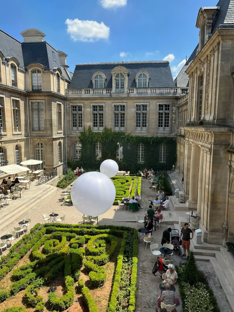 Parisian Aesthetics tweet media