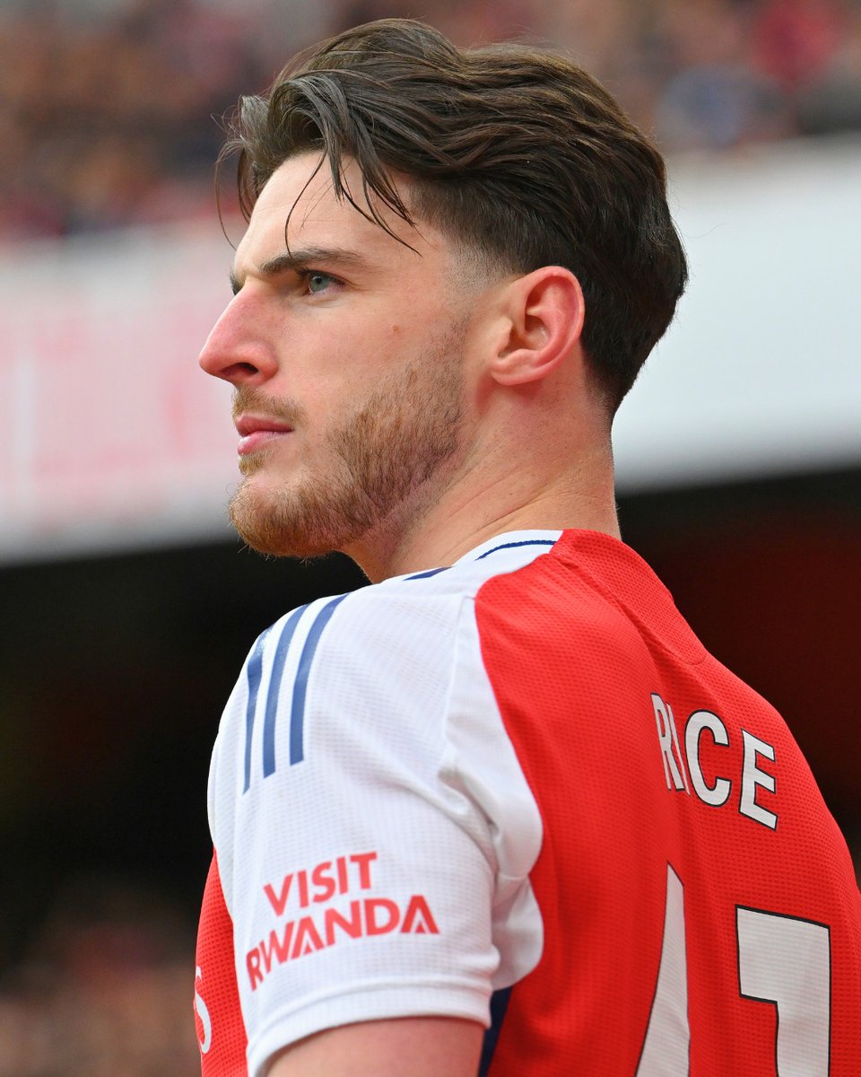 MØD€$T tweet media