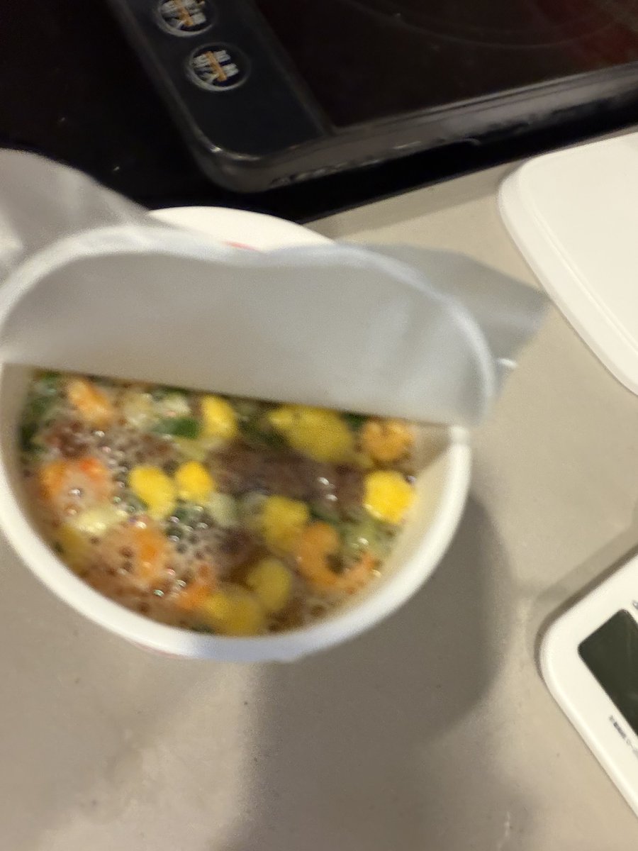 なえなの tweet media