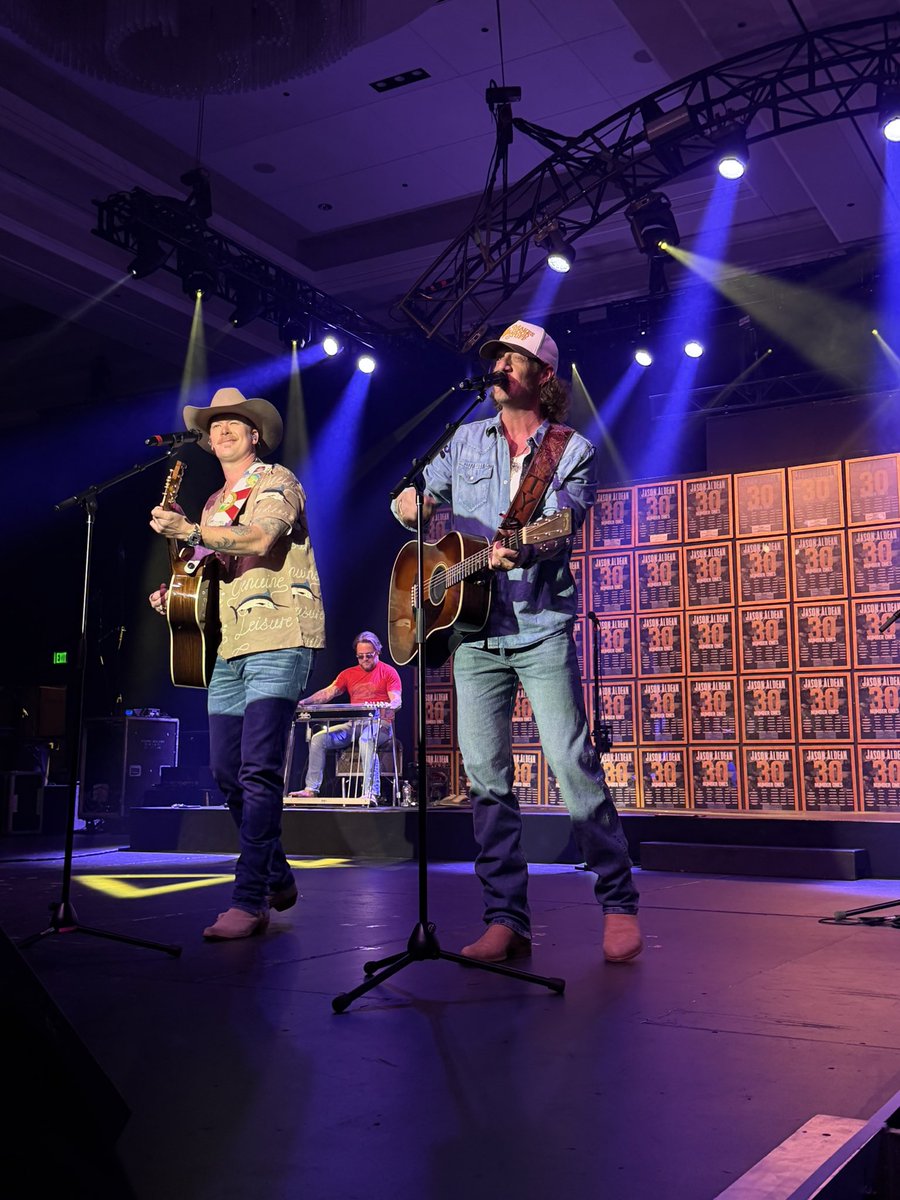 ✨Chelsea J tweet media