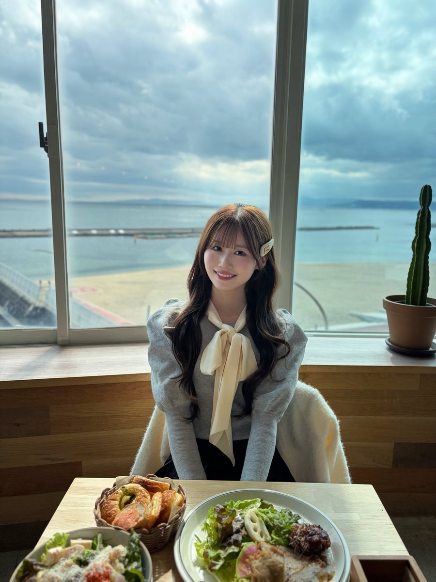 海見えるところでランチ幸せദ്ദി＞ᴗ＜)✨
今日の配信は23:00~です！missofmiss.jp/profiles/21