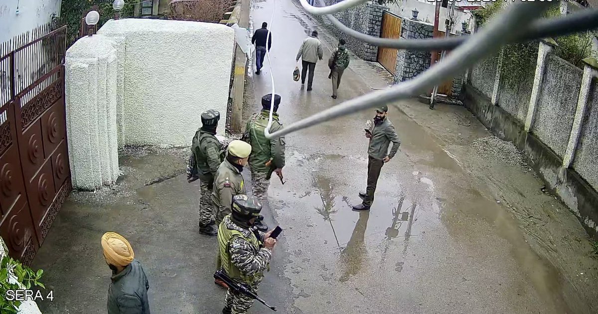 MirwaizKashmir's tweet photo. For the third consecutive Friday in Ramzan I have been put under arbitrary house arrest-never conveyed in writing, but enforced by placing police vehicles and large contingents in front of my gate and the entire area, chocking gully points and lanes with concertina wires, disallowing traffic movement, all to prevent me from delivering the Friday sermon at Jama Masjid! 

While It conveys panic of the rulers, the centrality of Jama Masjid for the Muslims of the region has unfortunately always been a thorn in their side, as are Muslim institutions and identity which they want to undermine.

But such measures cannot erase identity nor weaken faith. These attempts will fail.