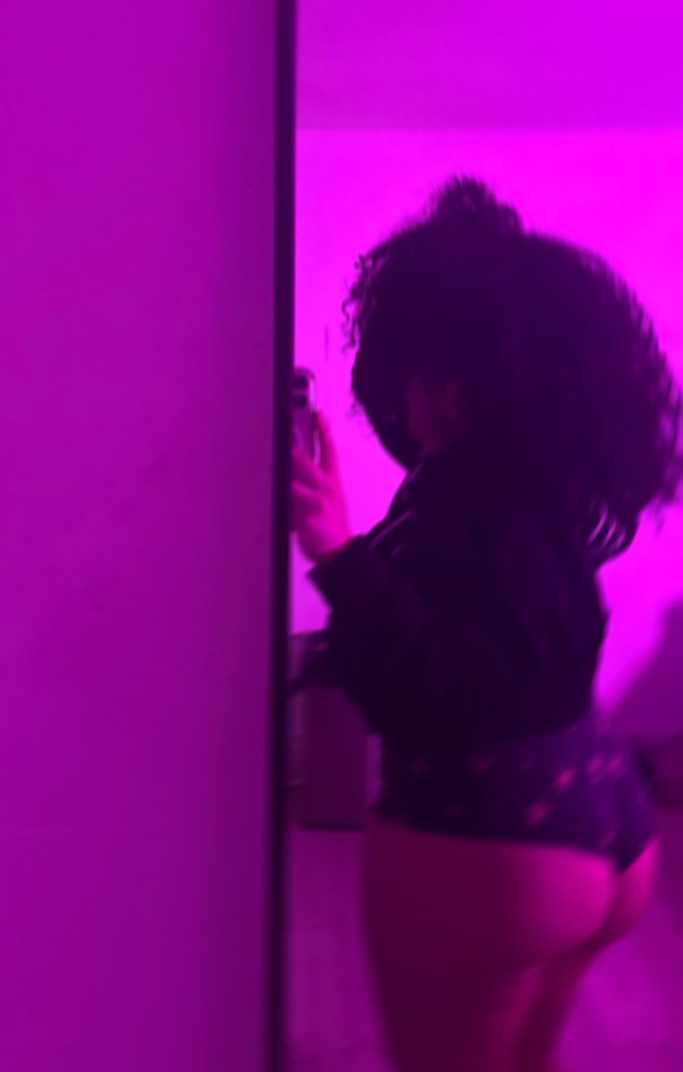 EsteeParede's tweet photo. 👅 https://t.co/6nRGeuMiRK