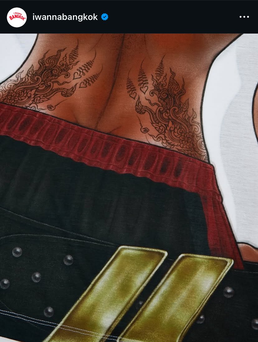 iwannabangkok ปล่อยรูปเพิ่มเสื้อลายนี้โดนเส้นสุดละ ComplexCon มันเป็นเทศกาลป็อปคัลเจอร์สตรีทแฟชั่นอยู่แล้วปะนี่ว่าการคอลแลปครั้งนี้ถือว่าถูกไทยแลนด์ส่งเข้าประกวดมาก