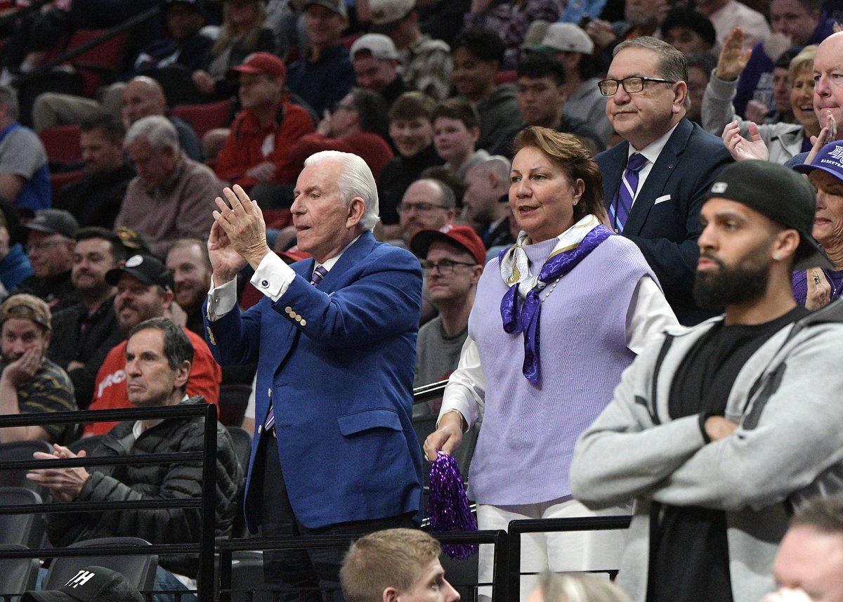 Michael Lindsay tweet media