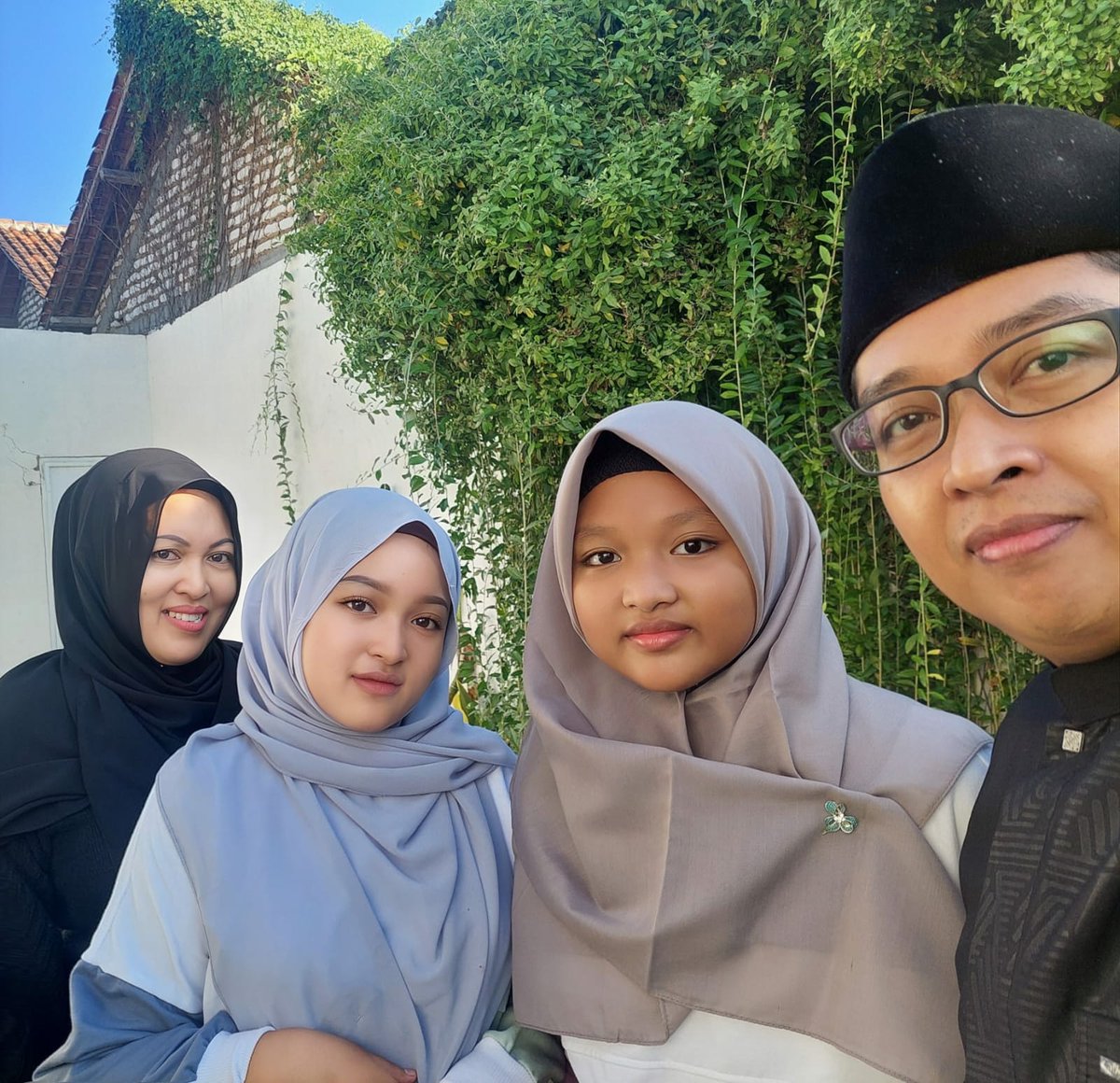 Sasha LV tweet media