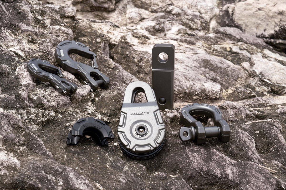 alltop_us's tweet photo. We’ve focused on improving the basics: more durable coatings, forged strength, and tactical designs that integrate seamlessly with your rig. 🛠️ It’s about having the right tools for the job when the situation calls for it. 

No over-engineering—just reliable hardware.⛰️ https://t.co/Z2zaNNrn1X