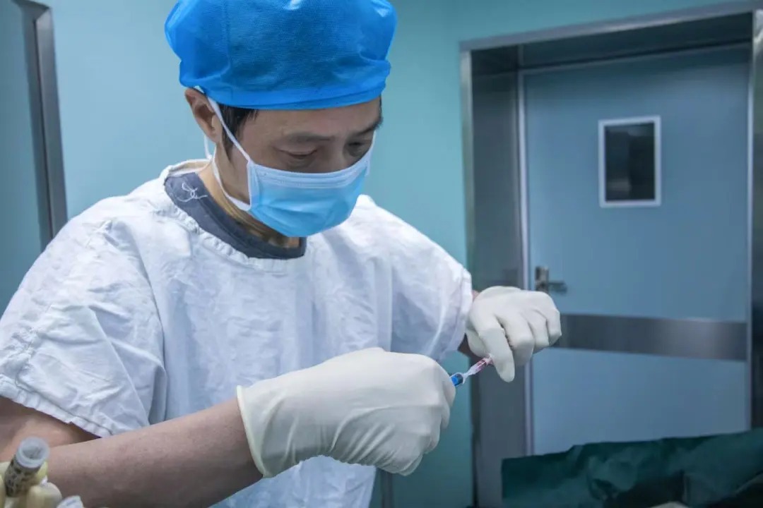 OpticsValleyCN's tweet image. A breakthrough in sight! 👁️

#OVCEnterprise Neurophth, China's 1st ophthalmic gene therapy firm, has secured clinical trial approvals in China and the US for its rare #eye disease #drug NFS-01. Now in Phase III trials, the treatment is targeting market approval by 2027. #Biolake