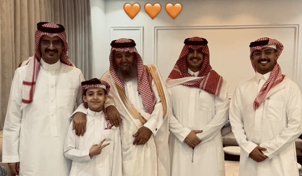 D3mMeshal's tweet photo. " عــيـدكـم مُــبـارك 🪄🧡" 
#مشعل_القحطاني https://t.co/9HwqGcAJUG