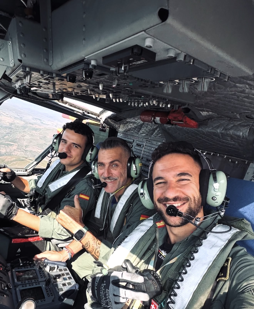 ¡Buenos días, aviadores! 👋🏼

Hoy es el Día Internacional de la Felicidad y qué mejor que siendo viernes.

Disfrutad mucho del fin de semana y recargad pilas para entrar con fuerza a la semana.

Nosotros seguimos por aquí arriba. 🫡🛫