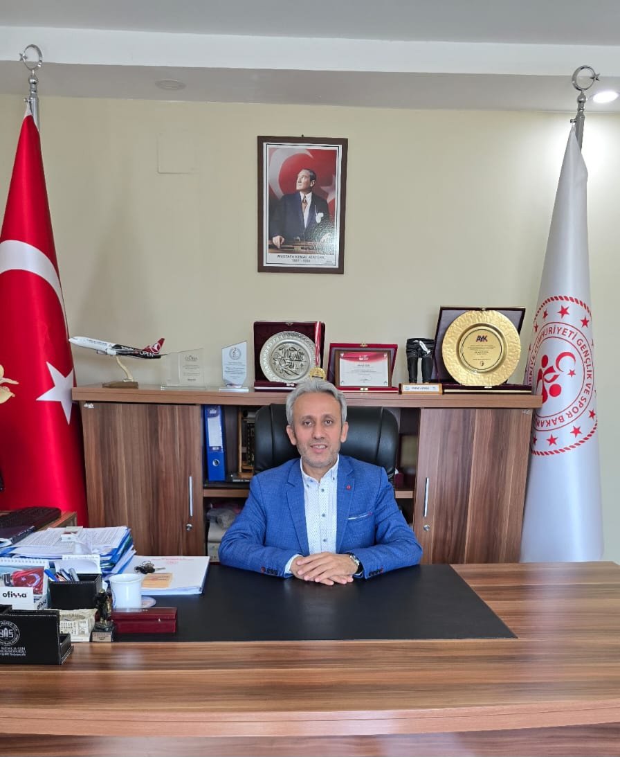 Paylaşmanın,bereketin,huzurun ve kardeşliğin en güzel halini geride bıraktığımız bir ayın ardından bayrama kavuşmanın sevincini yaşıyoruz.
Ramazan Bayramı’nın milletimize ve tüm İslam âlemine barış, huzur, bereket ve esenlik getirmesini dilerim.

#RamazanBayramımız mübarek olsun.